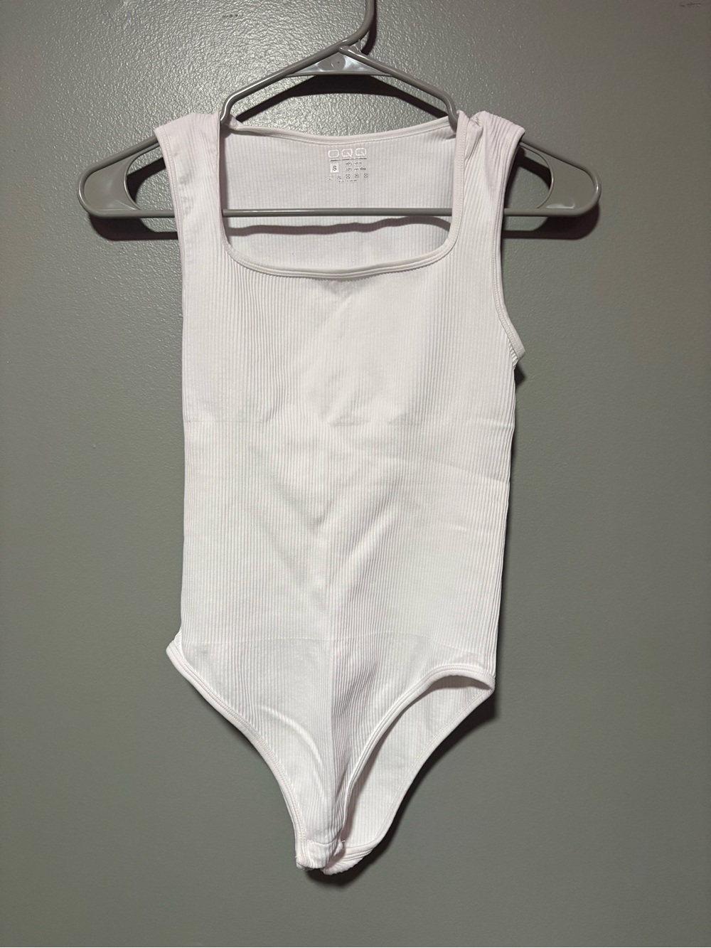 OQQ Women’s White Ribbed Square Neck Sleeveless Bodysuit Size Small